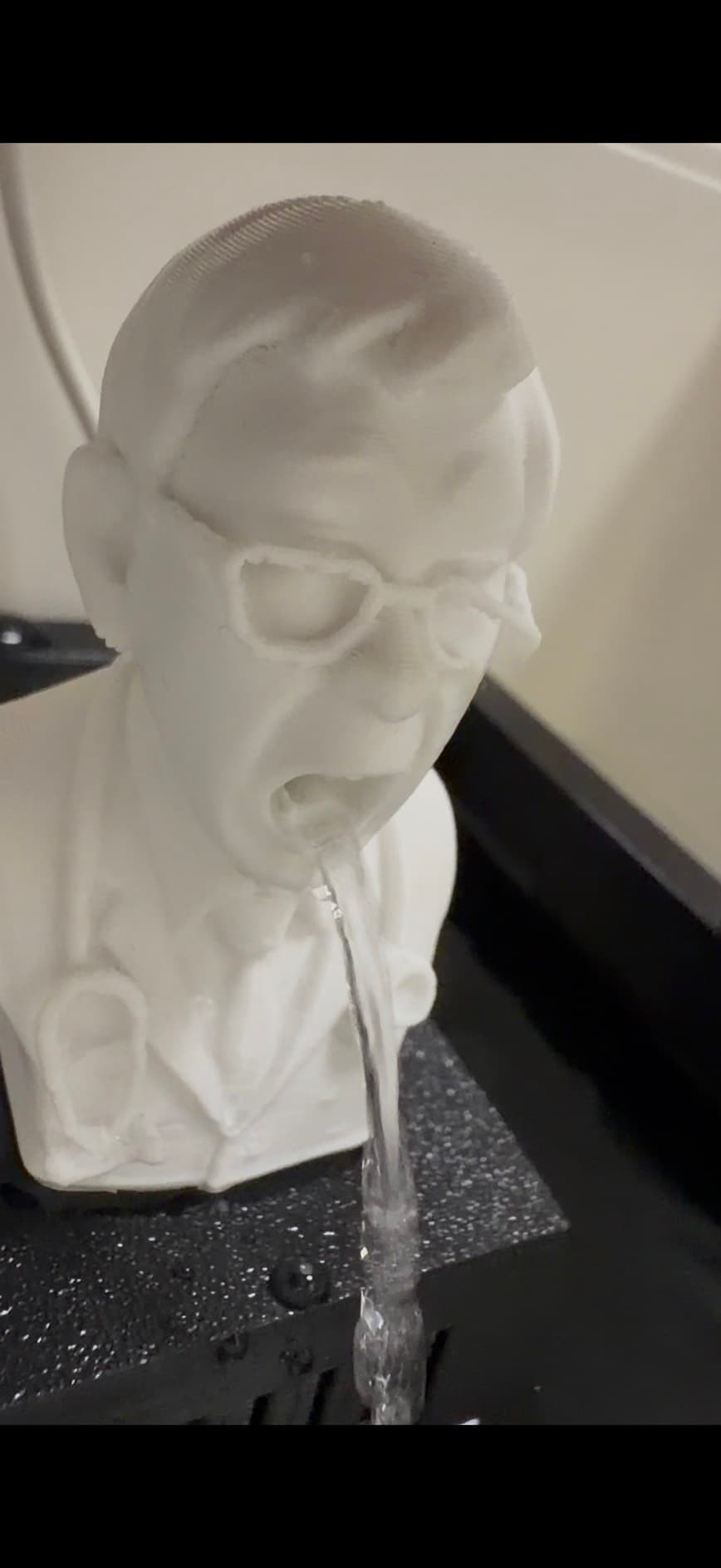 白色公仔第一次噴水測試